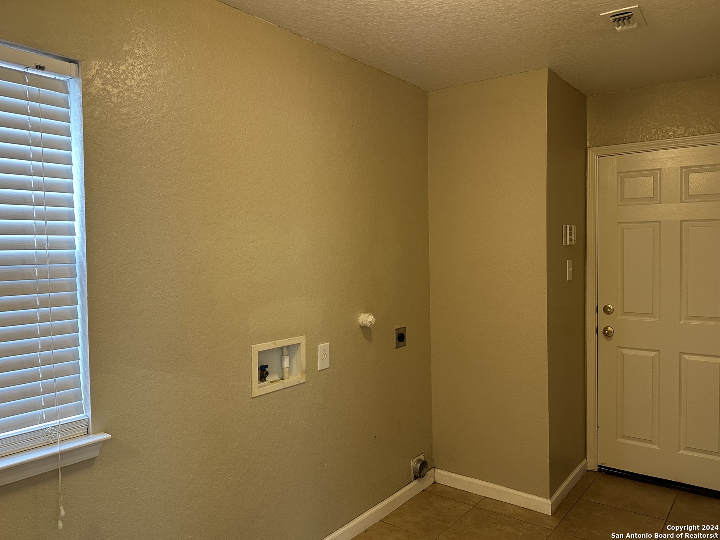 225 Woodstone Loop Cibolo TX 78108