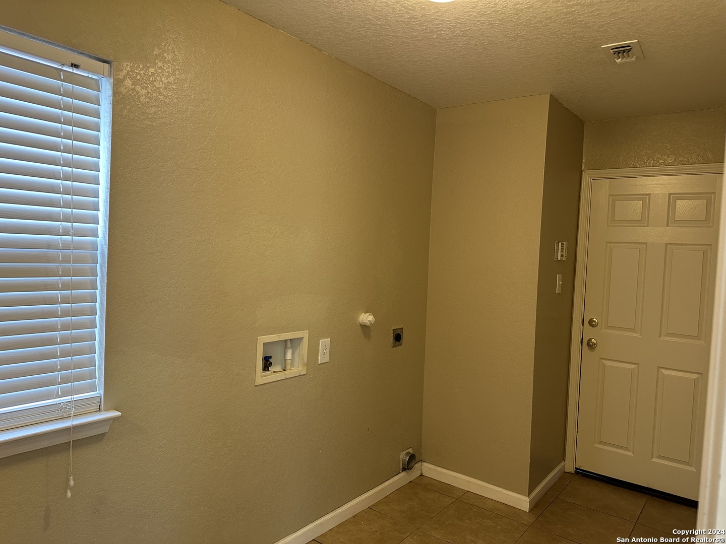 225 Woodstone Loop Cibolo TX 78108