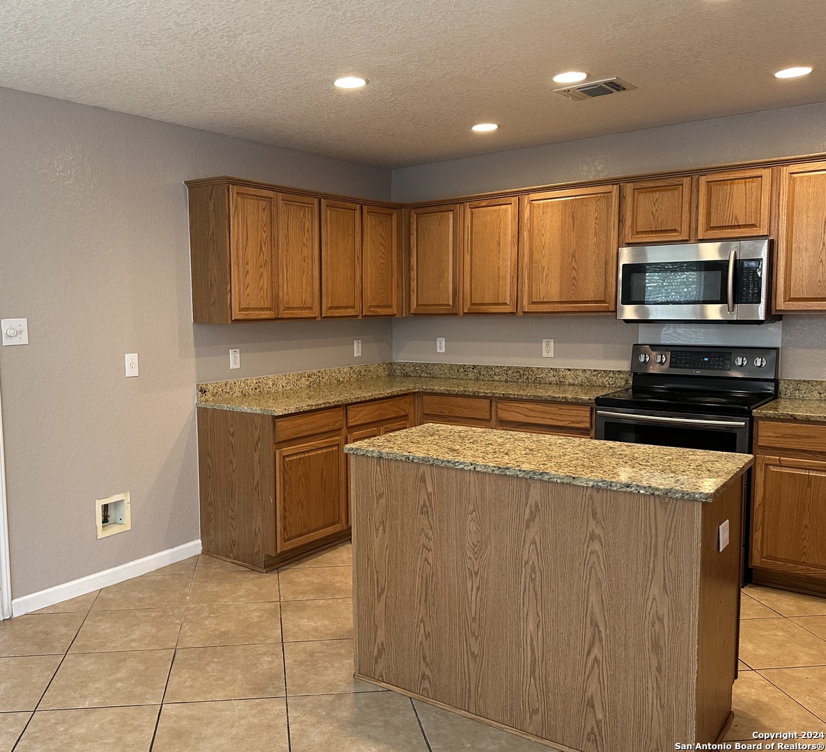225 Woodstone Loop Cibolo TX 78108