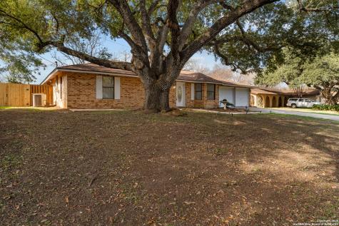 214 Indian Pink Drive Floresville TX 78114