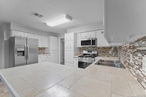 214 Indian Pink Drive Floresville TX 78114