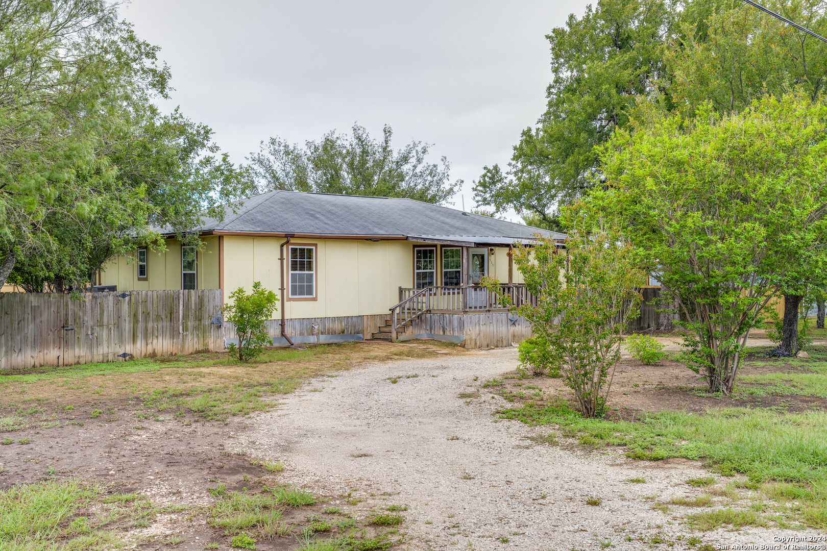 515 County Road 3821 San Antonio TX 78253