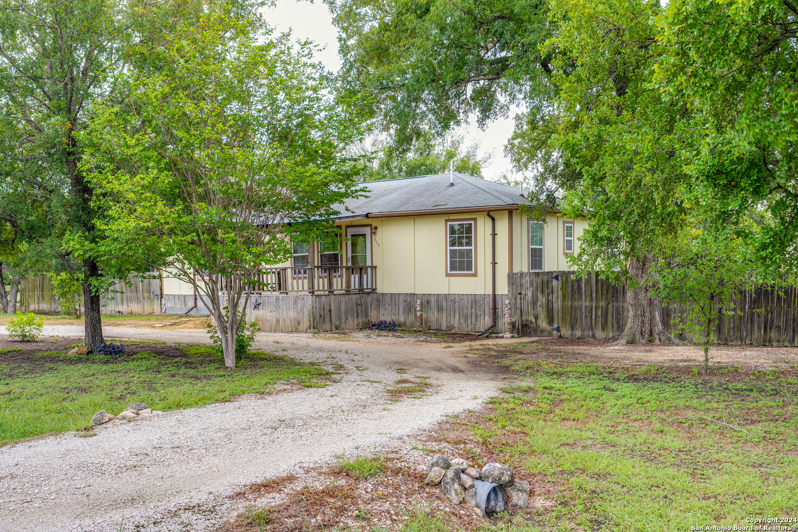 515 County Road 3821 San Antonio TX 78253