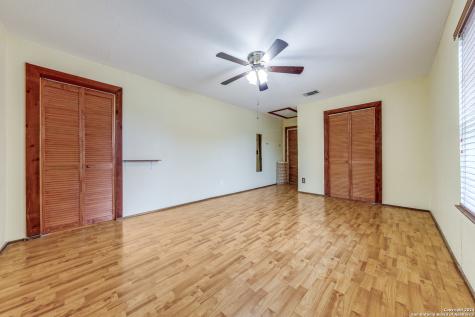 515 County Road 3821 San Antonio TX 78253