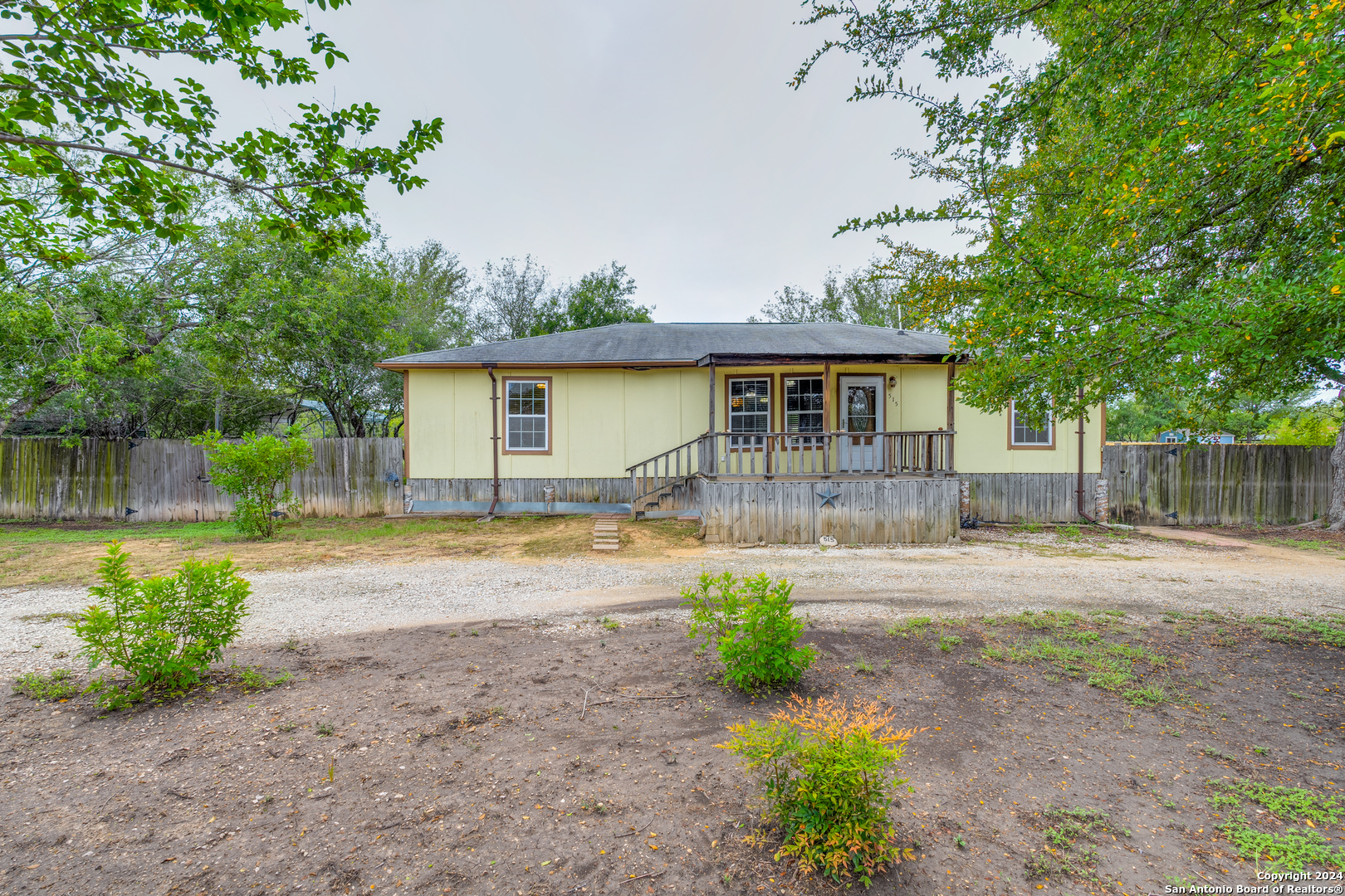 515 County Road 3821 San Antonio TX 78253