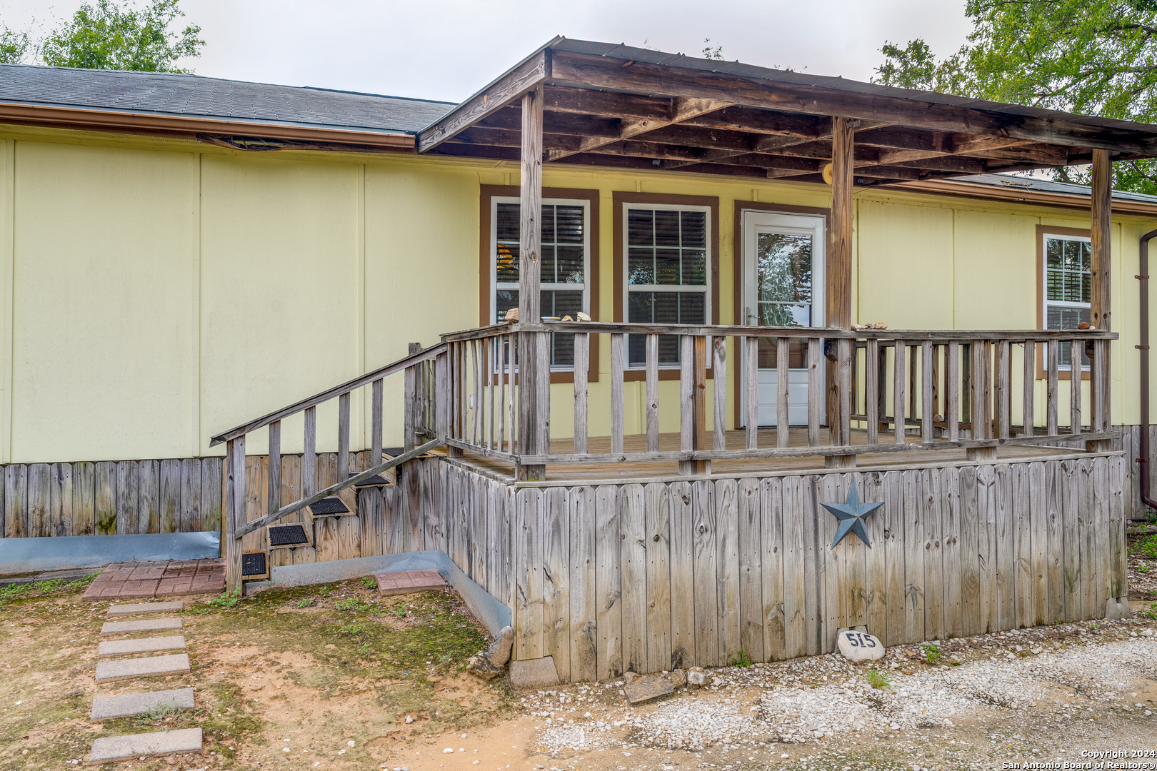 515 County Road 3821 San Antonio TX 78253