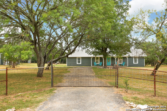 1315 Lakeside Drive Lakehills TX 78063