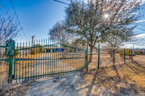 1779 County Road 4511 Hondo TX 78861