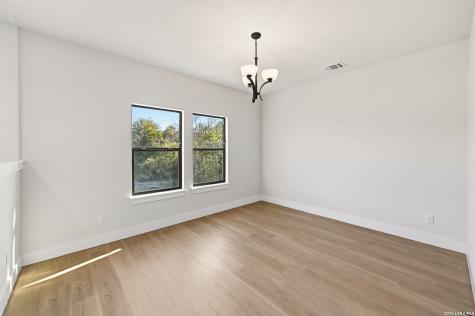 8228 Utopia Boulevard Selma TX 78154