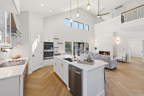 8228 Utopia Boulevard Selma TX 78154