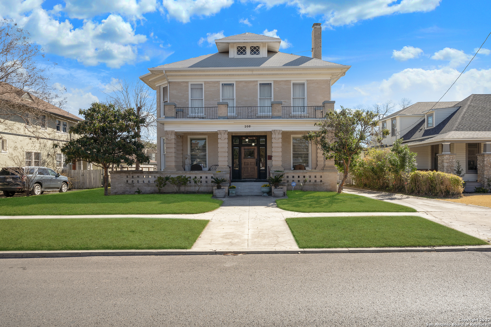 208 W Woodlawn Avenue San Antonio TX 78212