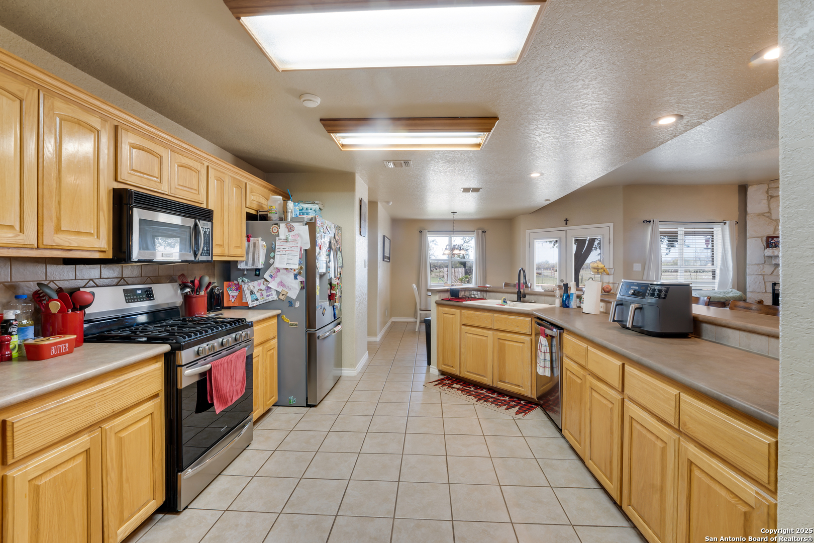 800 County Road 125 Elmendorf TX 78112