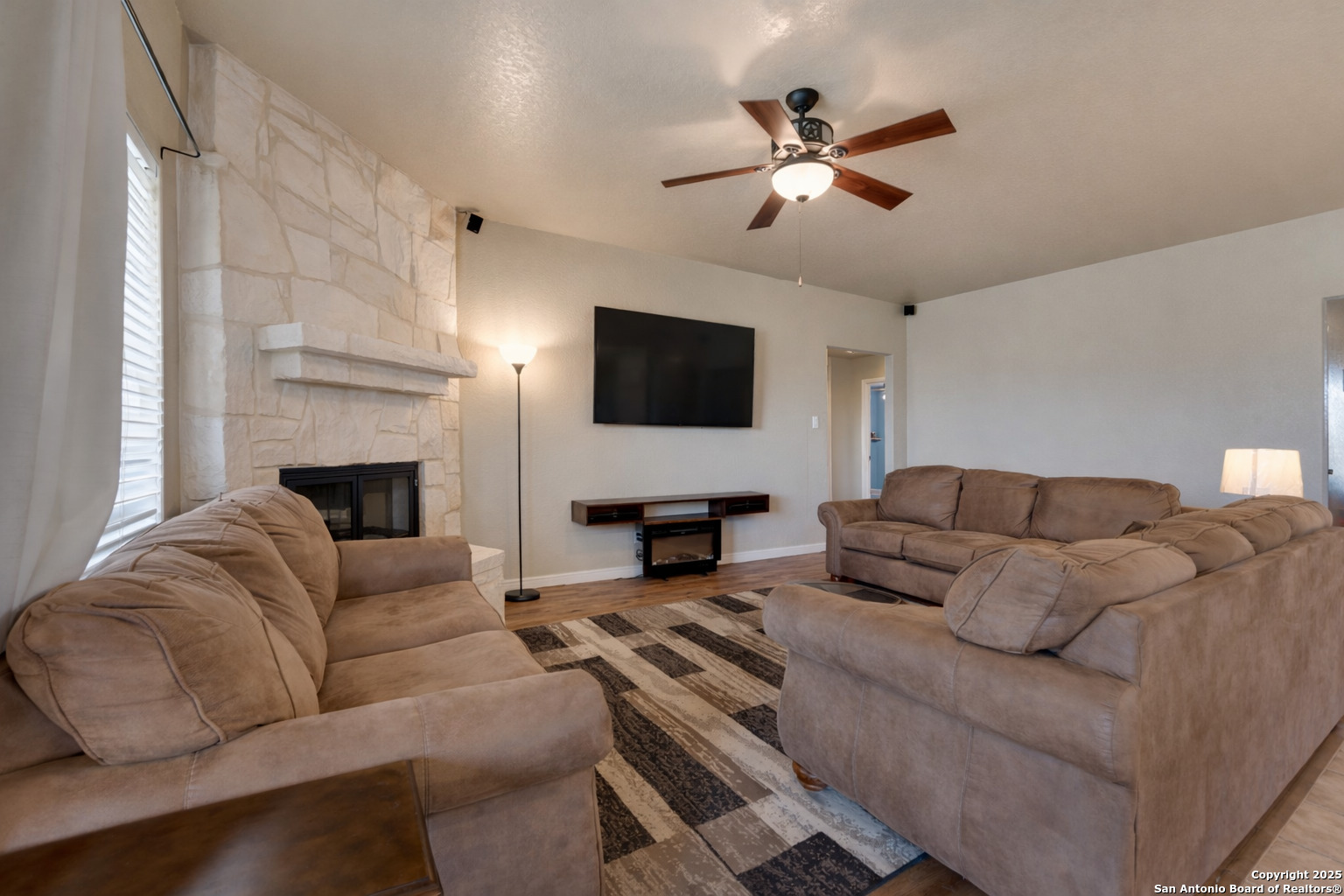 800 County Road 125 Elmendorf TX 78112