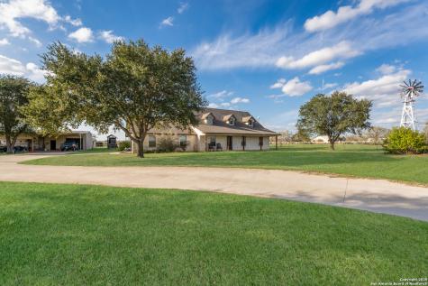 800 County Road 125 Elmendorf TX 78112
