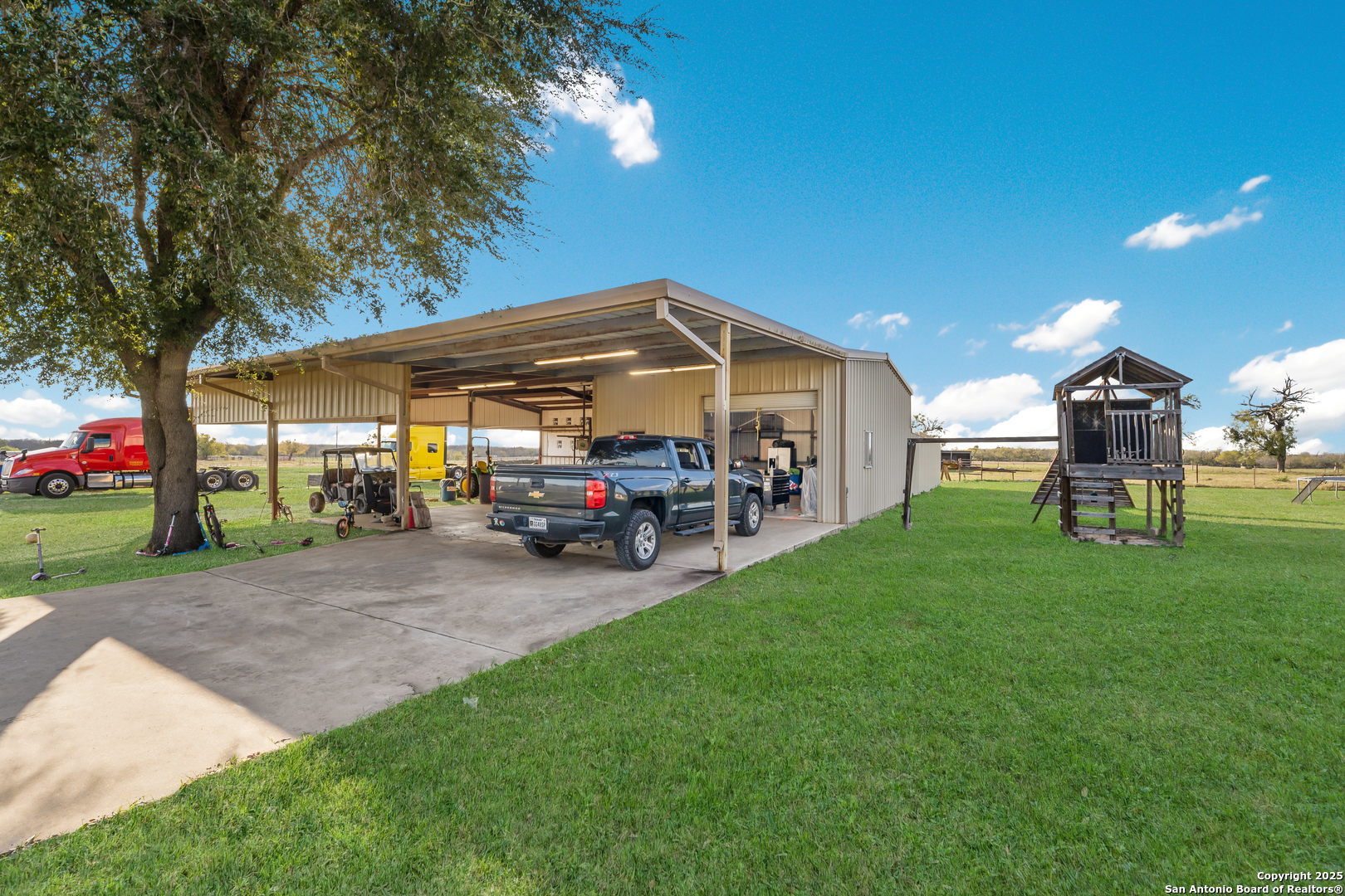 800 County Road 125 Elmendorf TX 78112