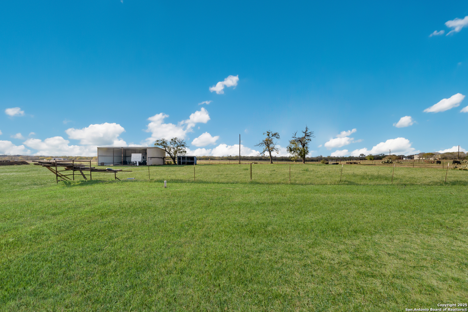 800 County Road 125 Elmendorf TX 78112