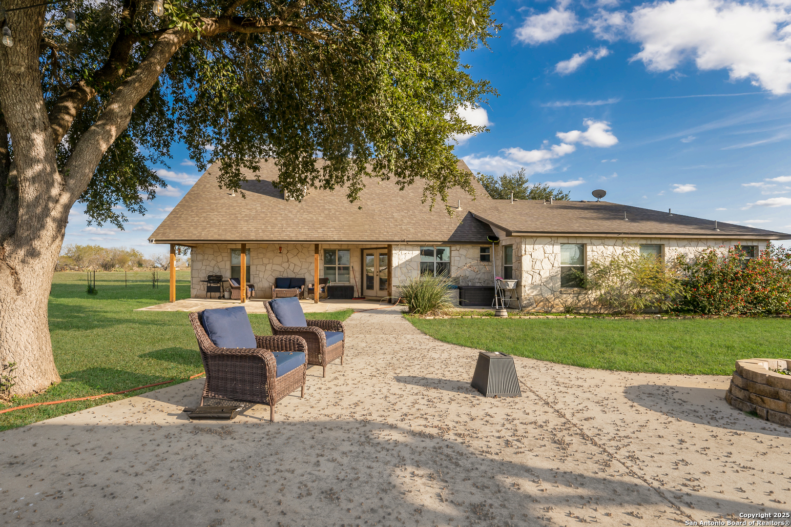 800 County Road 125 Elmendorf TX 78112