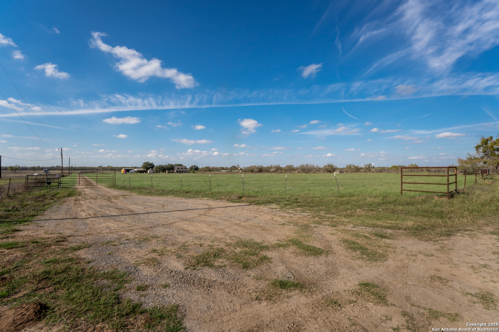 800 County Road 125 Elmendorf TX 78112