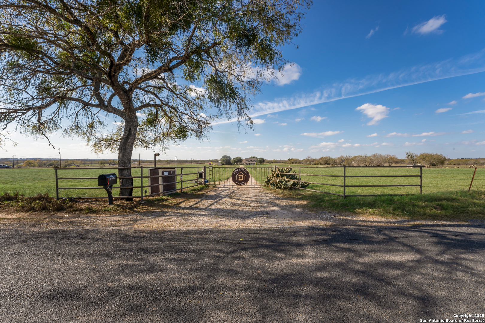 800 County Road 125 Elmendorf TX 78112