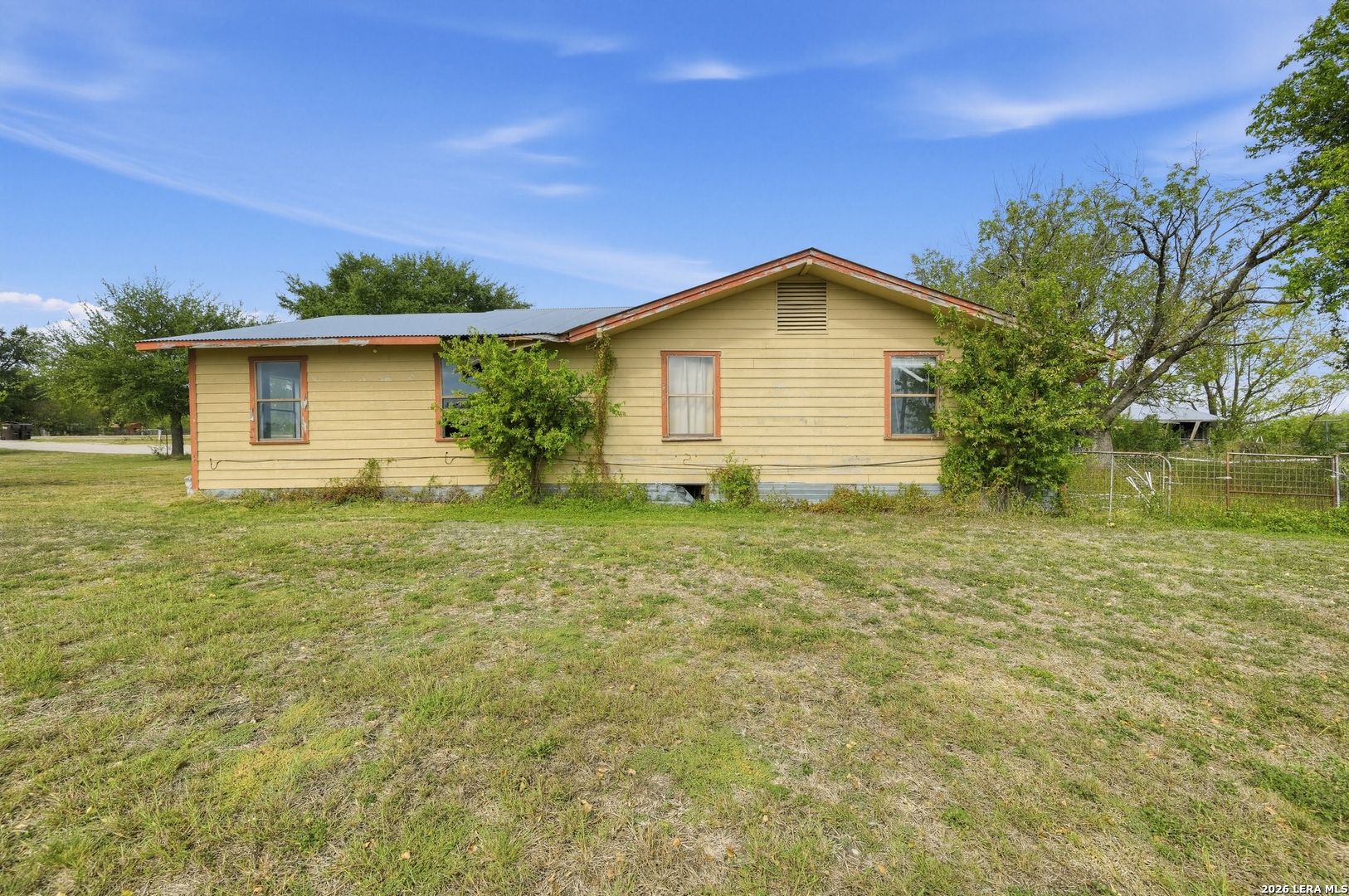1021 Marion Marion TX 78124