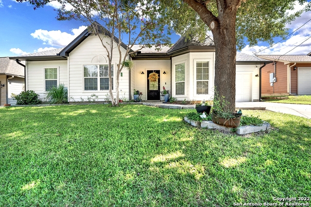 1408 S 2nd Street Floresville TX 78114