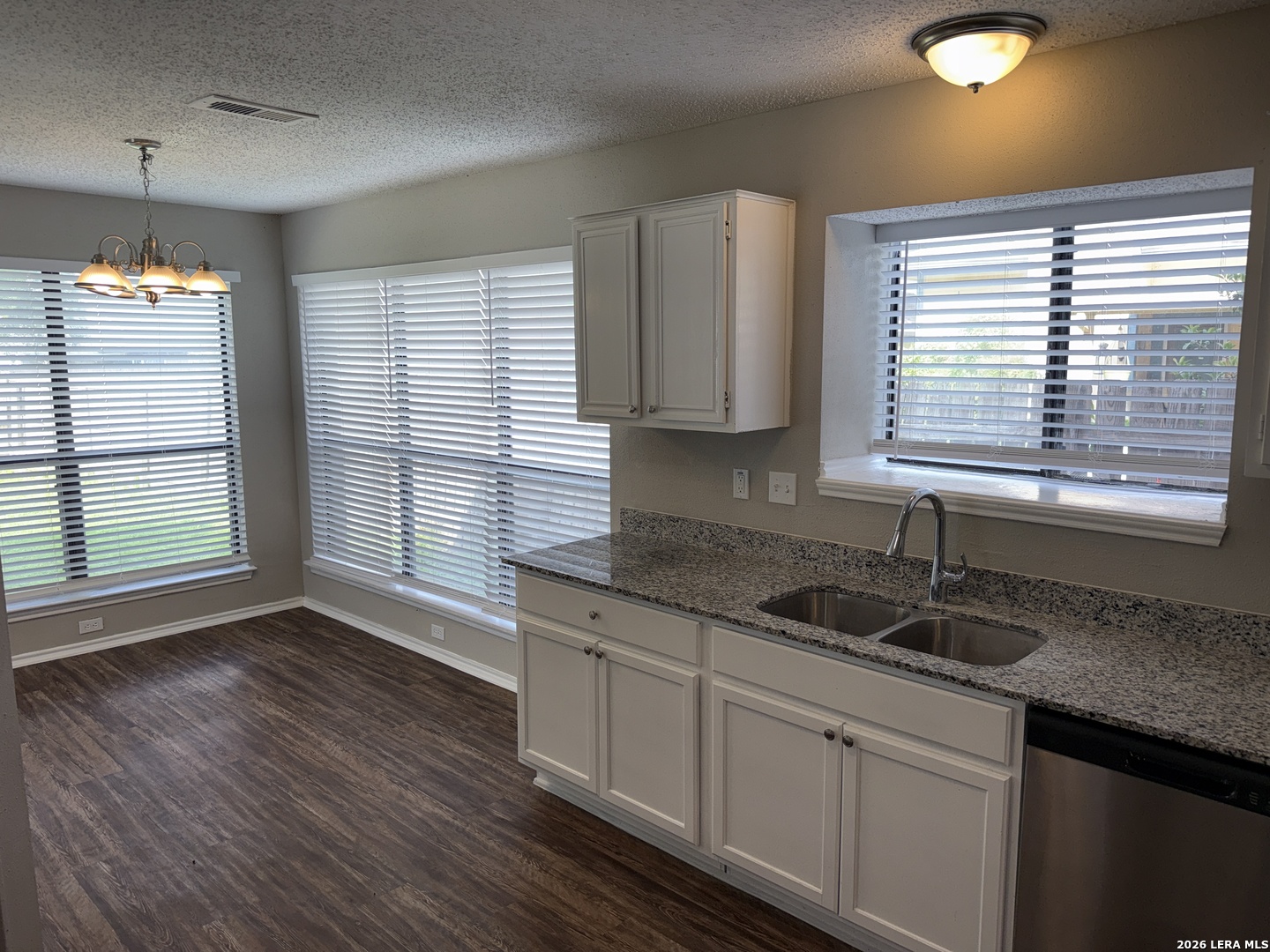 5223 Fawn Lake San Antonio TX 78244