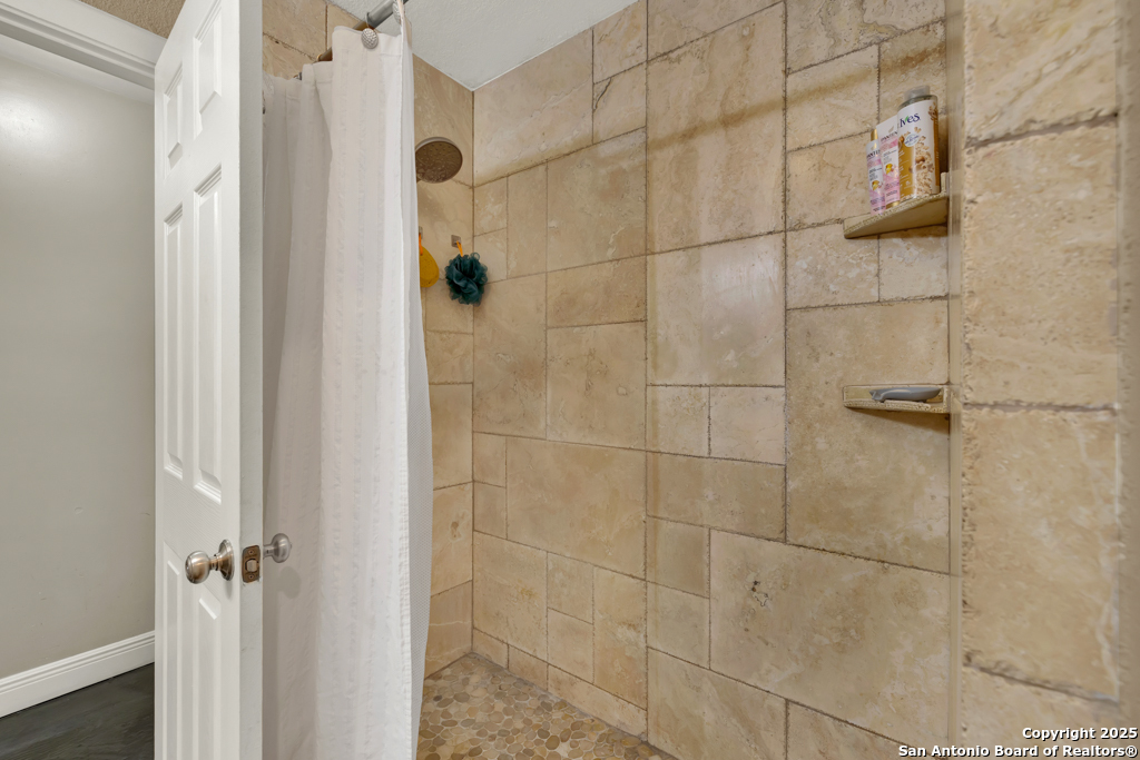 9302 SW Valley Bend San Antonio TX 78250