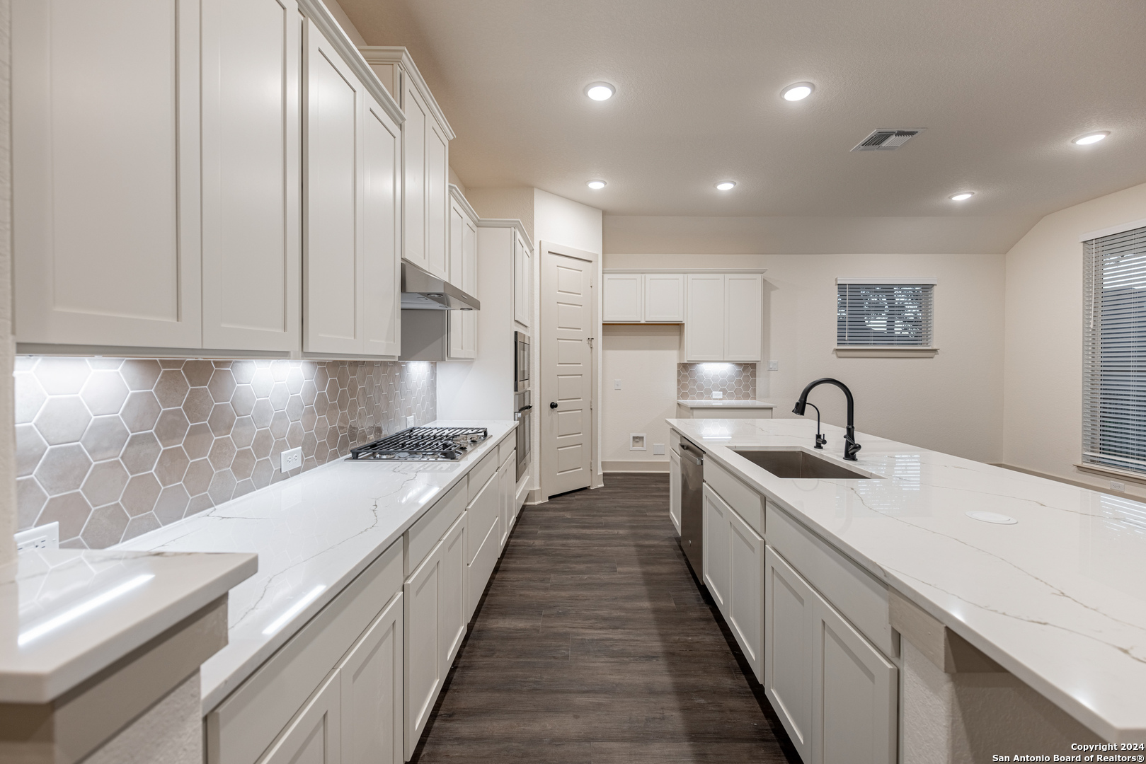 450 Vamanos Boerne TX 78006