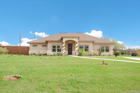 513 Lucile Lane Floresville TX 78114