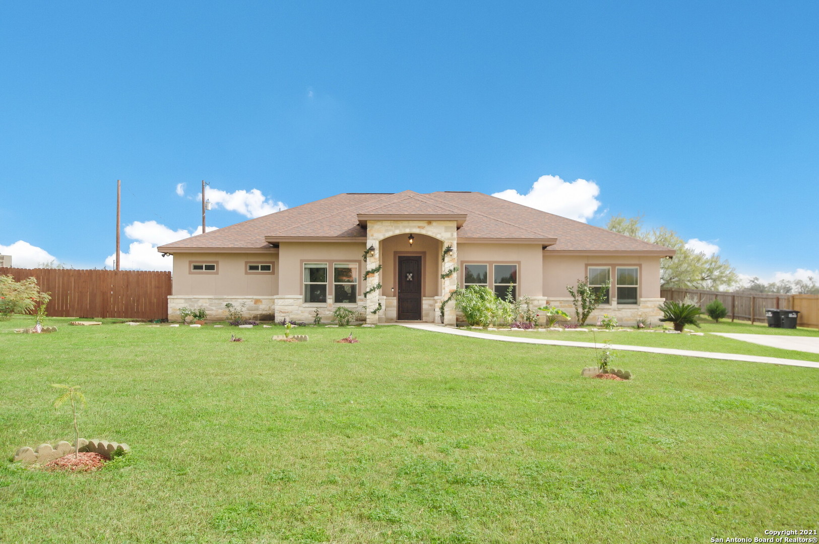 513 Lucile Lane Floresville TX 78114