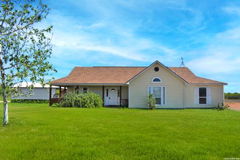 1163 County Road 323 Jourdanton TX 78026