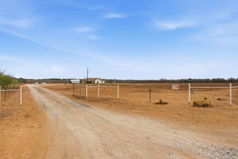 1163 County Road 323 Jourdanton TX 78026