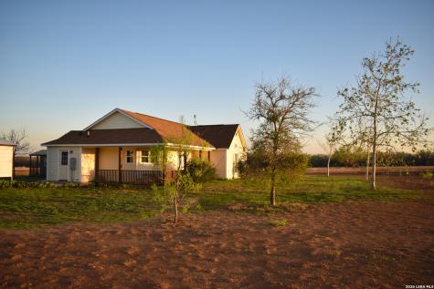 1163 County Road 323 Jourdanton TX 78026