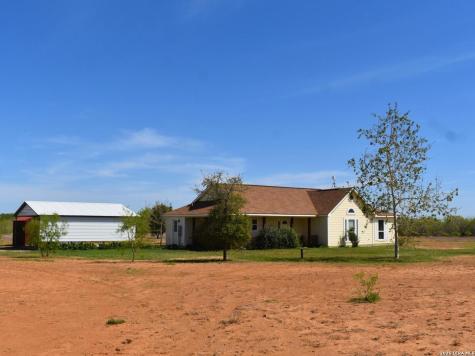 1163 County Road 323 Jourdanton TX 78026