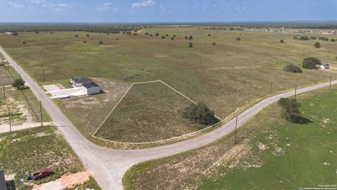 788 Lake Valley La Vernia TX 78121