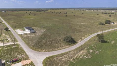788 Lake Valley La Vernia TX 78121