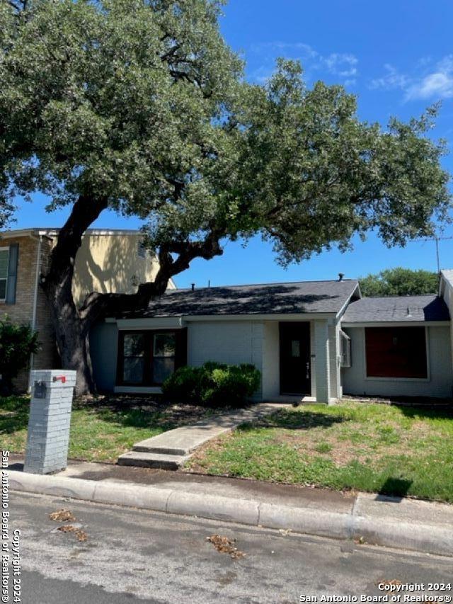 5806 Rue Burgundy San Antonio TX 78240