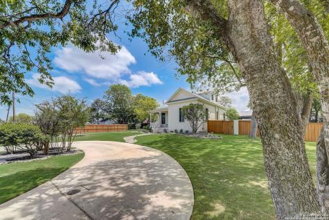 109 W Evergreen Street Boerne TX 78006