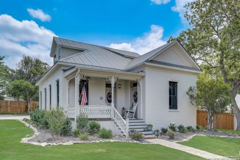 109 W Evergreen Street Boerne TX 78006