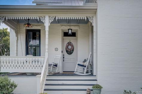 109 W Evergreen Street Boerne TX 78006