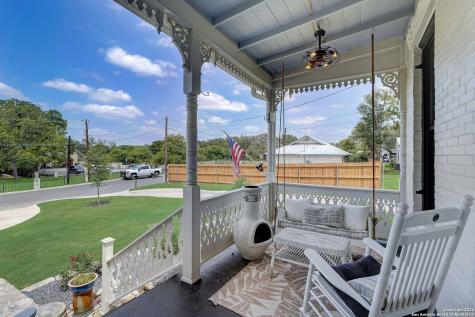 109 W Evergreen Street Boerne TX 78006