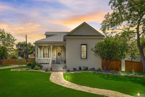 109 W Evergreen Street Boerne TX 78006