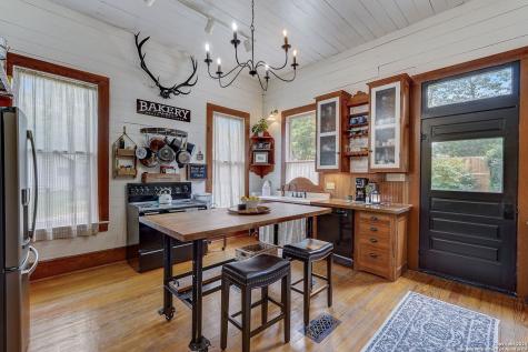 109 W Evergreen Street Boerne TX 78006