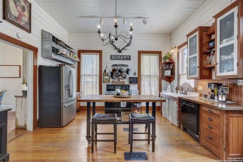 109 W Evergreen Street Boerne TX 78006