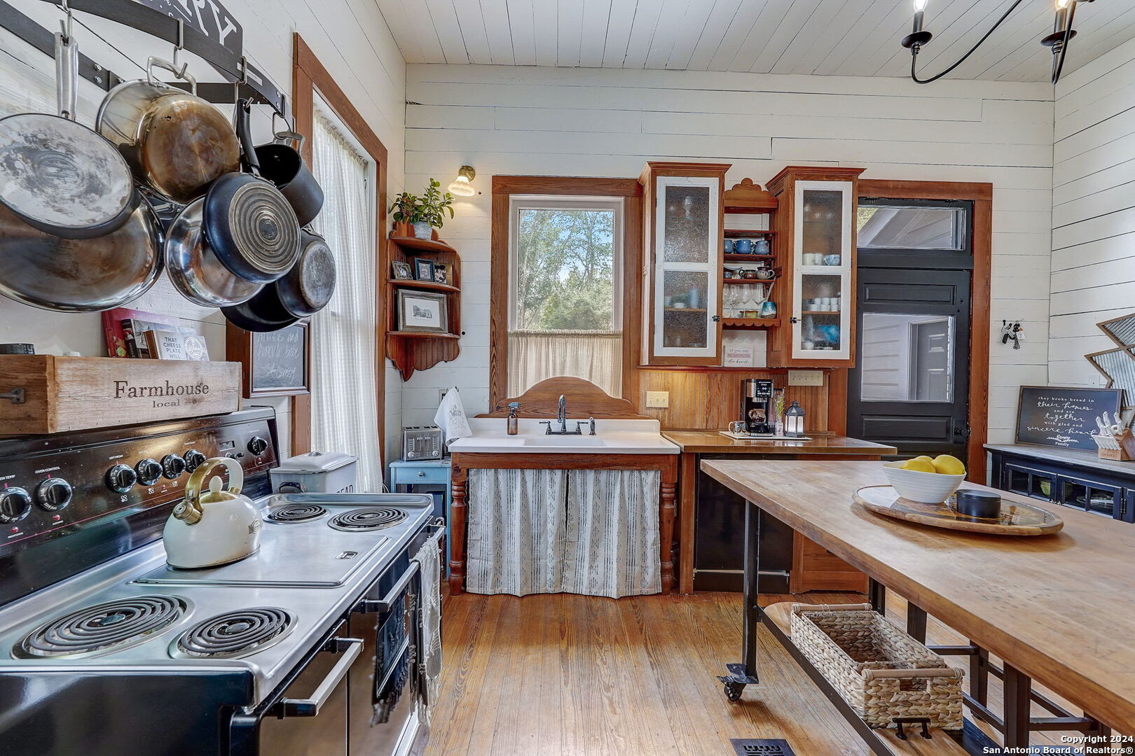 109 W Evergreen Street Boerne TX 78006