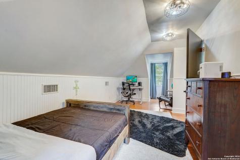 109 W Evergreen Street Boerne TX 78006