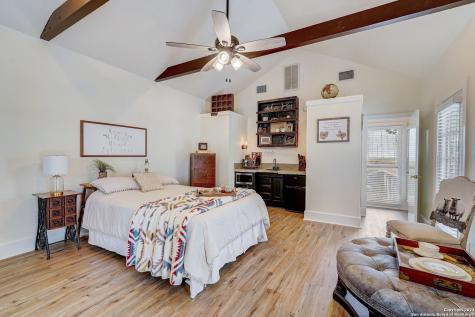109 W Evergreen Street Boerne TX 78006
