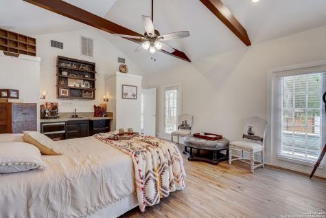 109 W Evergreen Street Boerne TX 78006