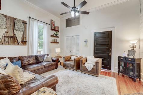 109 W Evergreen Street Boerne TX 78006