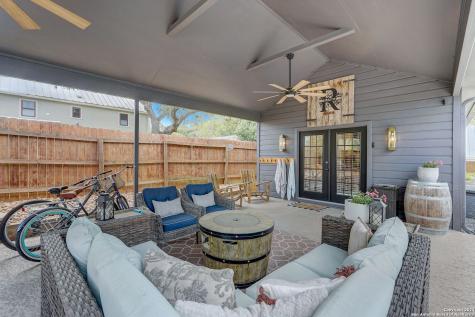 109 W Evergreen Street Boerne TX 78006